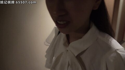 4575756-4 [3Firing]****zynxzjo* Le corps blanc, bien entretenu et magnifiquement nu d`une beauté intellectuelle qui est une célèbre enseignante d`école de soutien scolaire. Elle rougit et se tortille de sexe po