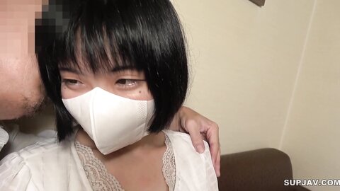 FC2PPV-4577295 50%OFF!12/2迄半額[無修正・完全素人]****zynxzjo* 中出し上等！恋愛下手で３年彼氏ナシだけどエロ電波ビンビン！メイドカフェで働く可愛くてＨ大好きな●リ顔ド素人嬢（ちっぱい）がマン汁垂れ流して極太マラを大歓迎イキっ！