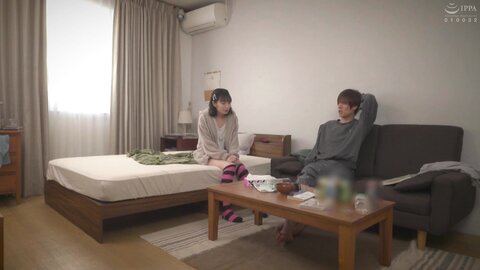 HUNTC-262 A Runaway Girl On A Waiting List Says, I'll Let You Stay At My House, Invites Her To Her Hom...