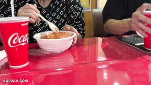 4575806 (Individual photo, limited edition) Three people get along well****zynxzjo* KU, his girlfriend eats dinner and NTRs in front of him.