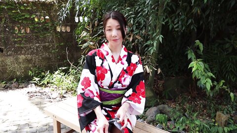 PRIAN-004 Walking In The Shade - Ayano Kato