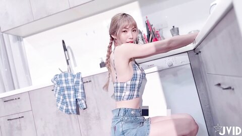 [JVID] 芷萱 - 超大尺度私拍，斯文青春廚娘，四點全露