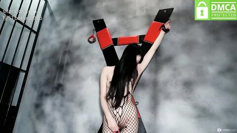 Cm新晋长腿女神「Angrybids」，停播前的一场高价400币门票的超震撼监狱风情性虐 喷水大秀！