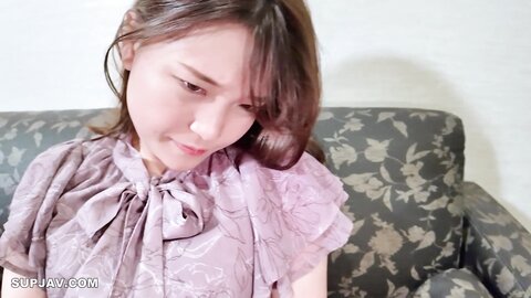 4583027 Exclusive50% off!990pts until the 24th! ****zynxzjo* !　First time shooting* 23-year-old accountant for a major company "I`m on my way home from work..." She is a 23 year old accountant for a big compa