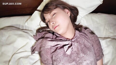 4583027 Exclusive50% off!990pts until the 24th! ****zynxzjo* !　First time shooting* 23-year-old accountant for a major company "I`m on my way home from work..." She is a 23 year old accountant for a big compa