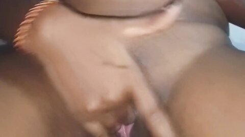 ජූස් විදිනකන් හුත්තට ඇඟිල්ල ගහලා සැපක් ගත්ත