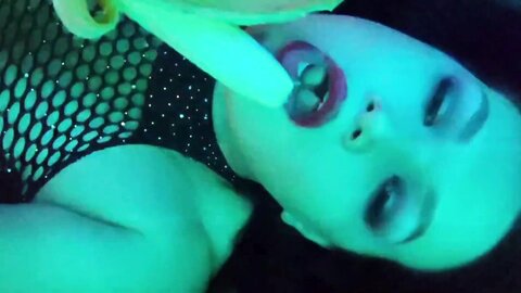 Hot Brunette Is Horny And Want To Sucks Cock But She Havw Only Banana