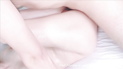 Of日本大眼萌妹「Yui Peachpie」巨乳樱花妹油推服务被咸猪手调教忍不住求男技师插入，全身抹油差点内射