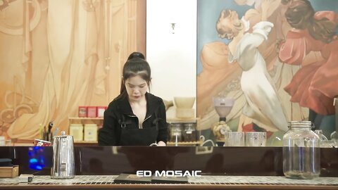 【Ed Mosaic】咖啡店女店员「Mia」私底下是个欲女！3P性爱，被客人阿伯摸胸一边给店员插入