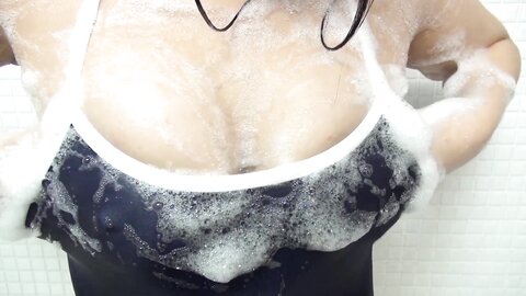 MBR-AB065 制服の上からでも爆乳とわかる女子が脱いだらマジで超ボインでエロすぎた件