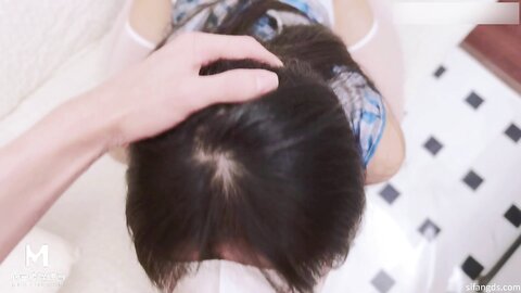❤️√ 推特爱玩熊 旗袍白丝榨汁姬性感吊带白丝无毛嫩穴一线天 被大鸡巴草出白浆哦哦叫