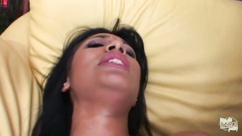 Deepthroating His Huge White Cock Made The Naughty Jasmine Desperately Want Him Inside Of Her