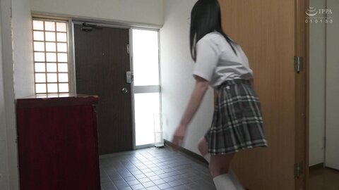 LZDM-067 A Girl Who Comes In And Out Of The House And Is A Geek Gets Caught With Her Yuri Hobby And Lets Her...