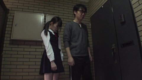 SUJI-171 A shaved girl who is pulled by a parent accompanying parent