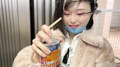 300NTK-794 [To the side bitch beautiful girl hidden busty pink girl gun piercing pick -up!!] [Get butt...