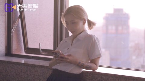 TMW100清纯学生妹私下的双面淫荡真面目