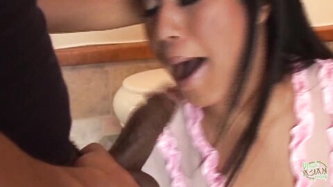 This Asian Blonde Knows How To Make A Guy To Please Herat Hole