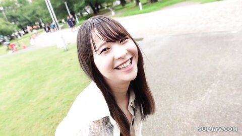 4600187 Elle m`a contacté et m`a dit qu`elle avait un peu de temps, alors on s`est tenu la main pendant un moment et j`ai un peu touché son corps. ****zynxzjo* Est-ce que tu as reçu un peu de sperme sur toi ?