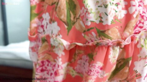 Sexbaoabo正在整理她的衣服，赶上上课，让她吃鸡巴，然后再次操她