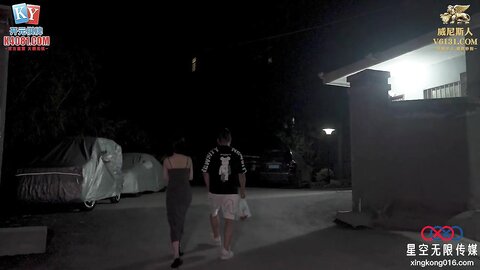 星空传媒XKKY054与性感风骚人妻在客厅偷情打炮