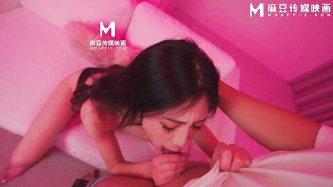 这个面试有点硬MDHG-0024外表高冷内心女孩