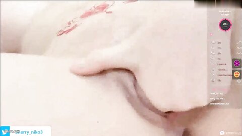 【Stripchat】可爱微胖版三上悠亚女主播「Sherry Niko」双指大力抽插蝴蝶嫩逼狂喷淫水浪叫连连