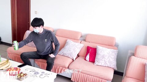 三只狼SZL-025元旦跨年夜被暗恋已久的女同学打炮