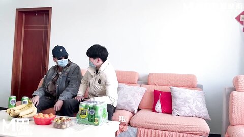 三只狼SZL-025元旦跨年夜被暗恋已久的女同学打炮