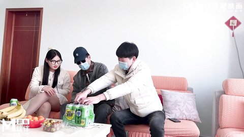 三只狼SZL-025元旦跨年夜被暗恋已久的女同学打炮