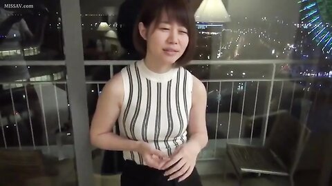942220 色白Ｅカップ美巨乳♥アイドル級に可愛い美少女ＪＤ18歳♥これが最後？？のラブラブ生挿入＆大量生中出し♥窓際での立ちバックで膣口とアナルが白濁
