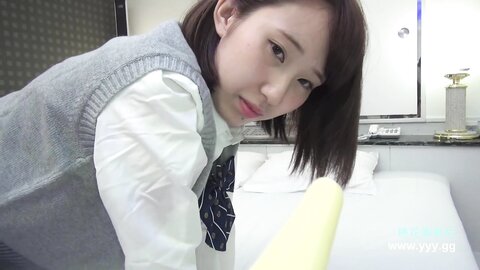  980638 完全顔出し♥アイドル級に可愛い超スレンダー色白美少女19歳がＪ♥Ｋ制服姿で生ハメ＆大量生中出し♥初めての電マ責めで秒殺アクメ♥無毛の美マンを