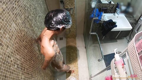 Spycam Catches Gorgeous Skinny Bargirl