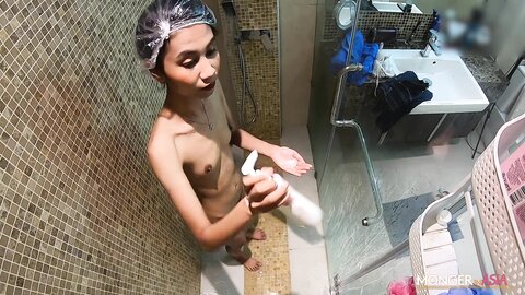 Spycam Catches Gorgeous Skinny Bargirl