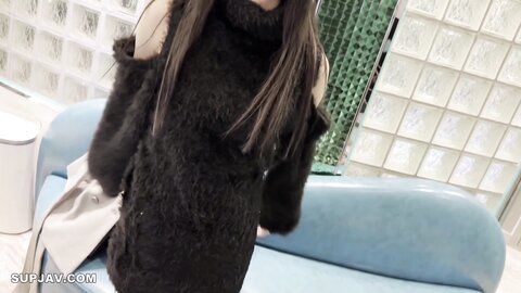 4608208 [The first time I saw a video of a girl in the middle of the night, I thought it was a good idea to take a picture of her.] ****zynxzjo* A college student who just came to Tokyo as a cutting model is