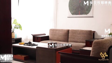 色控PH-172朋友的姐姐全裸在我面前