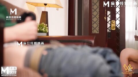 色控PH-172朋友的姐姐全裸在我面前