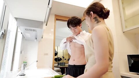 蜜桃影像PM090性欲旺盛勾引小叔子来满足自己