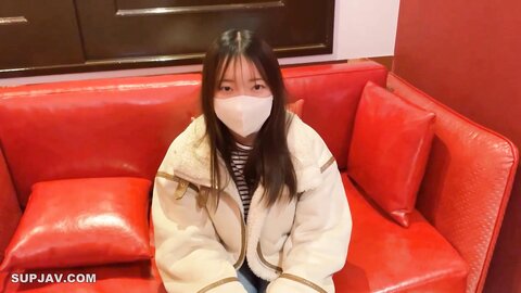 4616235 A 20-year-old junior college student with little experience. Her face is distorted with intense pain when a stick is inserted into her pussy, which has not been penetrated much. ****zynxzjo* She conti