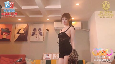 星空传媒XKKY088性感黑丝女王足交玩弄大鸡巴