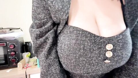 代班看护人员 丰满的双峰充满弹性柔嫩触感 剧烈高速的冲撞着她性感的胴体