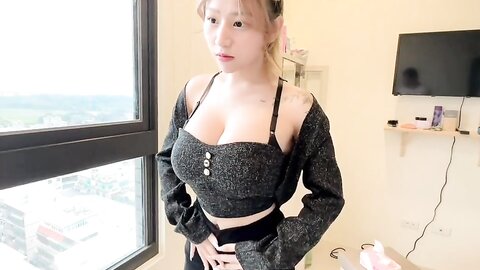 代班看护人员 丰满的双峰充满弹性柔嫩触感 剧烈高速的冲撞着她性感的胴体