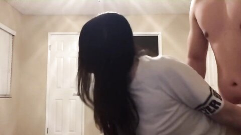 留学生情侣性爱自拍，这种销魂性爱才是享受①！女留学生被男友舔小穴舔的受不了操的捂着嘴不敢大声叫最后口爆颜射一脸
