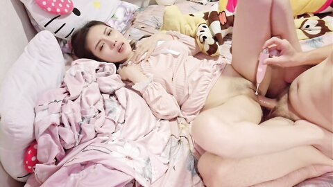 使用玩具阴蒂和阴道双重刺激 受不了身体自己扭动连续高潮