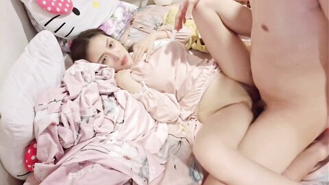 使用玩具阴蒂和阴道双重刺激 受不了身体自己扭动连续高潮