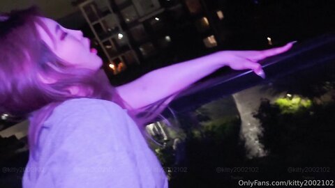 推特60W粉丝网黄潮妹「Kitty」露脸性爱私拍 跟表哥在阳台抽烟看夜景，抽完变抽插我，整个脸都是精液