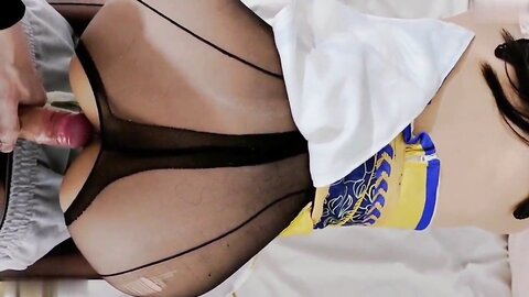 极品Coser漫展时被聚光灯围绕，漫展后被约到酒店挨操，软软的呻吟让人欲罢不能