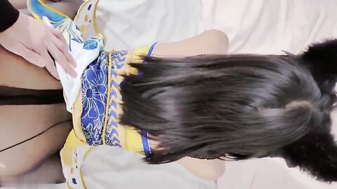 极品Coser漫展时被聚光灯围绕，漫展后被约到酒店挨操，软软的呻吟让人欲罢不能