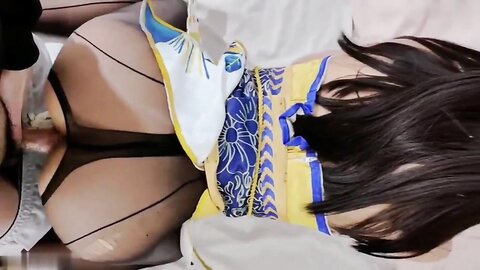 极品Coser漫展时被聚光灯围绕，漫展后被约到酒店挨操，软软的呻吟让人欲罢不能