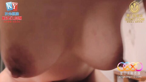 星空传媒XKKY090性感美女惨遭猥琐室友爆插嫩穴