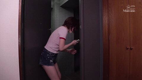 UZU-023 [4K] Unresponsive Sex Girlfriend Is Addicted To Her Phone. She Doesn't Realize She's Being Set Up Until...